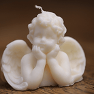 Bougie spirituelle représentant un ange, artisanat religieux dédié à la protection et à la paix intérieure.