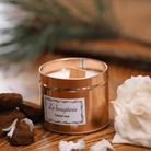 Bougie artisanale en cire naturelle parfum santal rose avec mèche en bois crépitante.