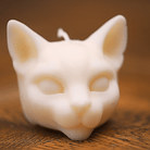 Décoration féline artisanale en cire, confectionnée avec soin en Alsace. Cette élégante pièce en forme de tête de chat blanc apporte une touche douce et raffinée à votre intérieur. Parfaite pour les passionnés de chats et d’objets décoratifs uniques, elle est fabriquée à la main pour un rendu authentique et chaleureux.