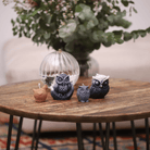 Bougies artisanales en forme de chouettes et de poule, idéales pour une décoration inspirée de la nature et des animaux. Ces créations originales apporteront une touche chaleureuse et authentique à votre intérieur, parfaites pour les passionnés d'ornithologie et de campagne.