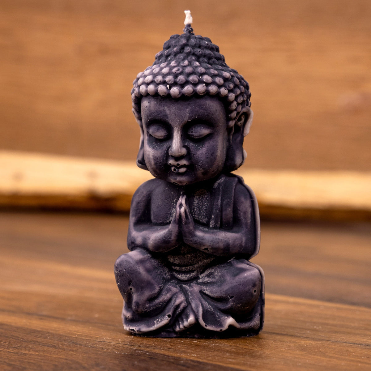 Bougie Buddha assis gris en prière
