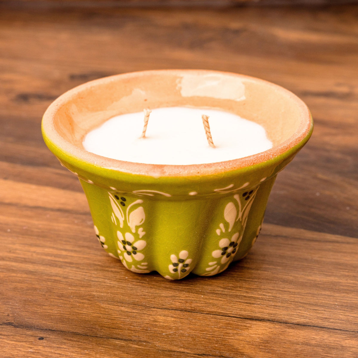 Bougie kougelhopf motif fleur verte en poterie de Soufflenheim, La Bougiterie