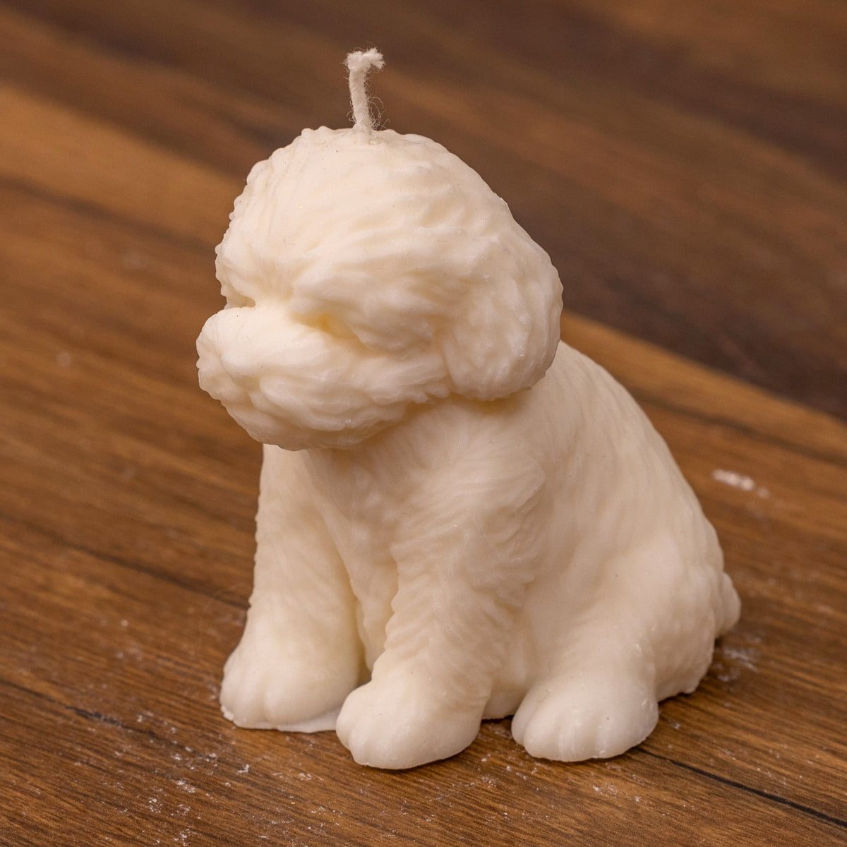Bougie chien blanc assis, moulée à la main en Alsace